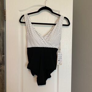 NWT Calia By Carrie Underwood Overlay Onepiece Swim Suit Size 6 Black And White